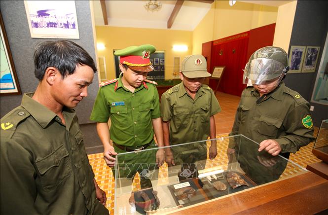 Từng kỷ vật được trưng bày tại Khu di tích Căn cứ Chính phủ Cách mạng lâm thời Cộng hòa miền Nam Việt Nam trở thành những chứng tích giúp thế hệ hôm nay hiểu hơn về một thời kỳ lịch sử. Ảnh: Giang Phương - TTXVN