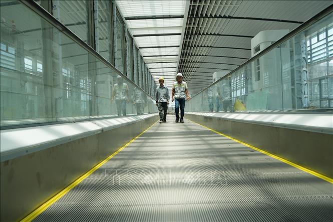 Cầu thang cuốn phẳng tại nhà ga sân bay Long Thành đã hoàn thiện. Ảnh: Công Phong - TTXVN