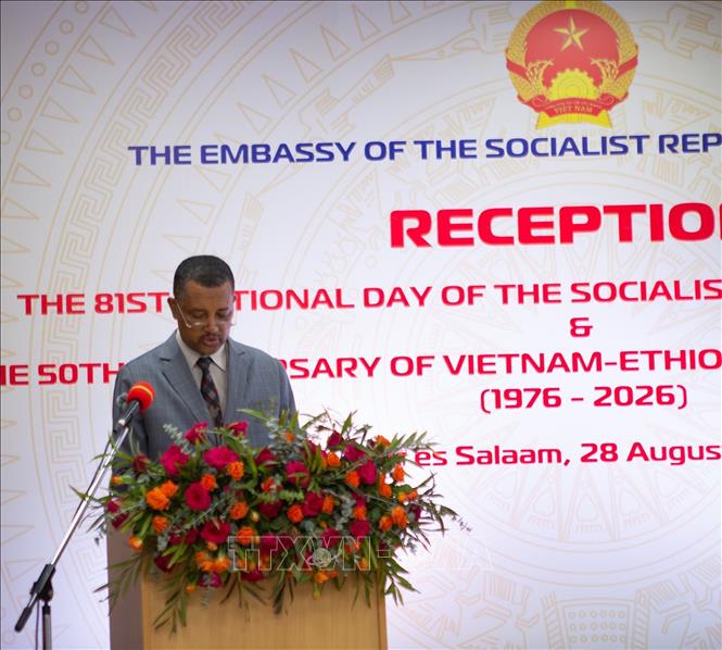 Đại sứ Ethiopia Fekadu Beyene Ayana phát biểu chúc mừng những thành tựu phát triển của Việt Nam và dấu ấn nửa thế kỷ quan hệ hữu nghị Việt Nam - Ethiopia. Ảnh: TTXVN phát