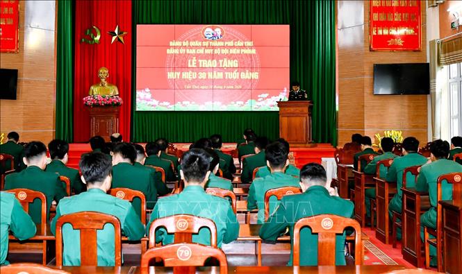 Quang cảnh buổi lễ trao Huy hiệu Đảng. Ảnh: Trung Kiên - TTXVN