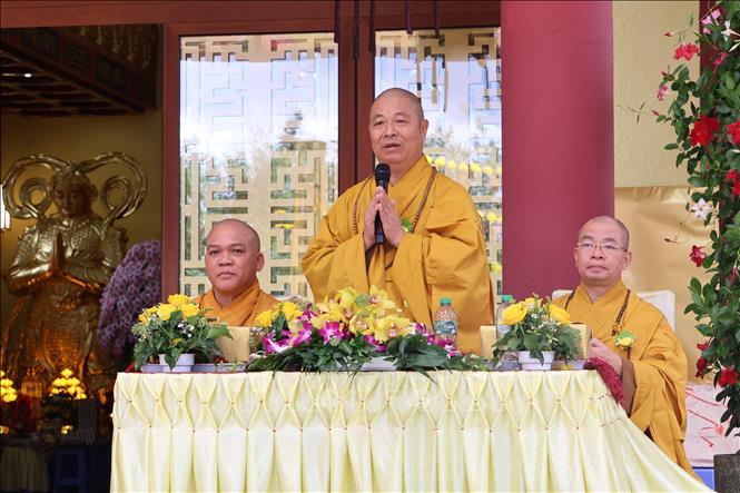 Hòa thượng Thích Thọ Lạc, Ủy viên Hội đồng Trị sự Trung ương Giáo hội Phật giáo Việt Nam phát biểu. Ảnh: Thu Hằng (PV TTXVN tại Đức)