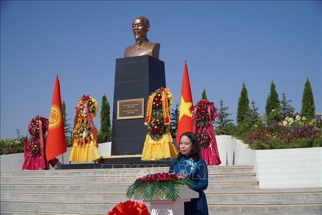  Phó Chủ tịch nước Võ Thị Ánh Xuân phát biểu về ý nghĩa của công trình biểu tượng. Ảnh: Tâm Hằng, phóng viên TTXVN tại SNG