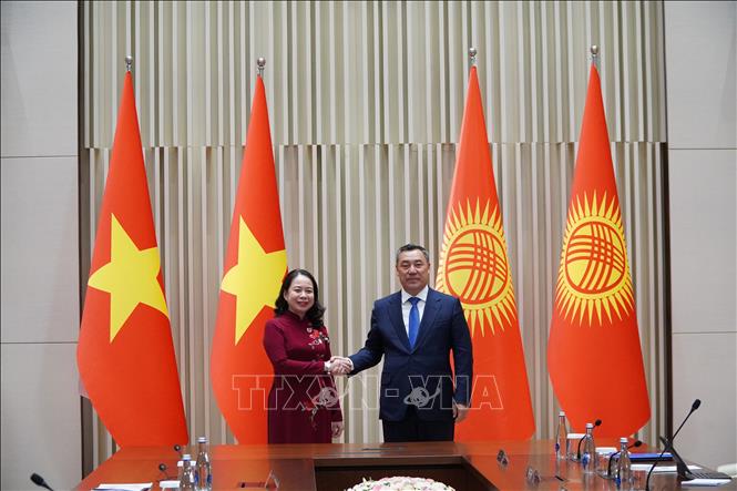 Phó Chủ tịch nước Võ Thị Ánh Xuân gặp Tổng thống Kyrgystan Sadyr Japarov. Ảnh: Tâm Hằng, phóng viên TTXVN tại SNG