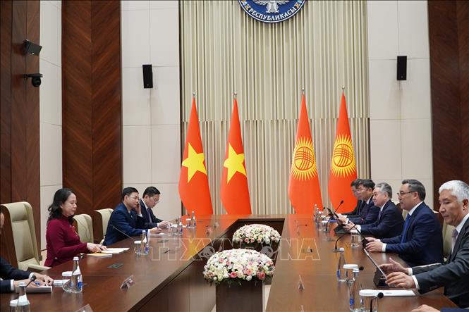 Phó Chủ tịch nước Võ Thị Ánh Xuân gặp Tổng thống Kyrgystan Sadyr Japarov. Ảnh: Tâm Hằng, phóng viên TTXVN tại SNG