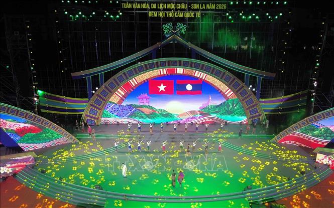 Đêm hội Thổ cẩm quốc tế Sơn La năm 2026. Ảnh: Quang Quyết - TTXVN