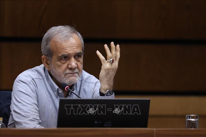 Tổng thống Iran Masoud Pezeshkian phát biểu trong buổi lễ ở Khu phức hợp Văn hóa - Lịch sử Saadabad, tại thủ đô Tehran, Iran, ngày 24/8/2026. Ảnh: AA/TTXVN phát