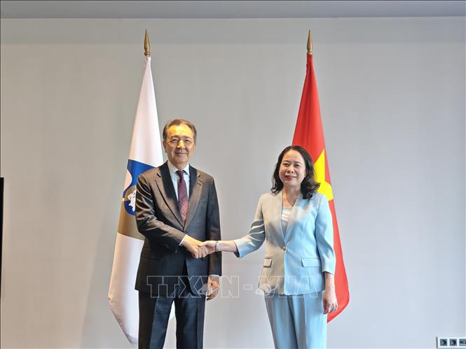 Phó Chủ tịch nước Võ Thị Ánh Xuân và Chủ tịch Ủy ban Kinh tế Á - Âu Bakytzhan Sagintayev. Ảnh: Tâm Hằng - PV TTXVN tại SNG