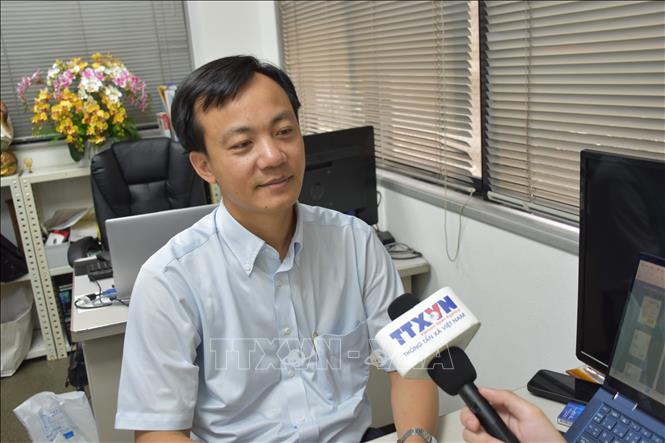 Anh Cao Thanh Định, nhà sáng lập kiêm Giám đốc điều hành Công ty ANPz Co., Ltd. chia sẻ với phóng viên TTXVN những đánh giá về ý nghĩa của Nghị quyết 23 từ thực tiễn tại Hiroshima. Ảnh: Nguyễn Tuyến - Pv TTXVN tại Nhật Bản
