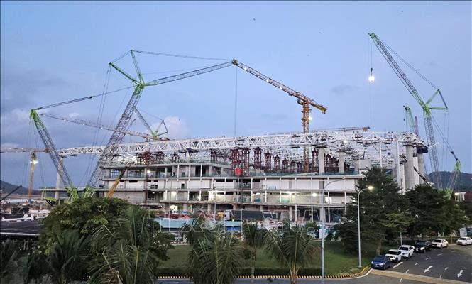 Cảng Hàng không quốc tế Phú Quốc được đầu tư nâng cấp với tổng vốn gần 22.000 tỷ đồng, hướng tới trở thành một trong những cảng hàng không hiện đại hàng đầu thế giới. Ảnh: Trịnh Hồng – TTXVN
