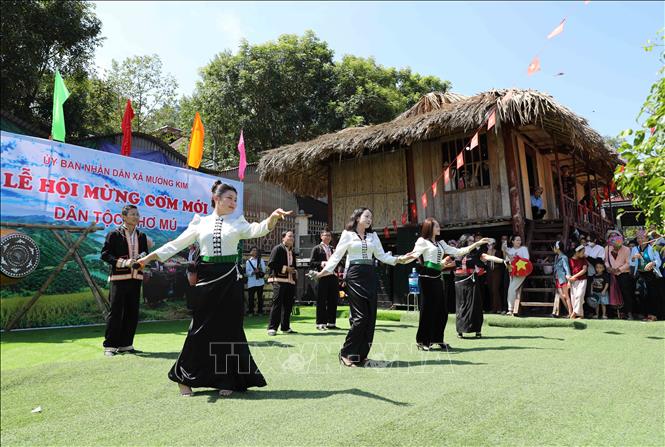 Biểu diễn văn nghệ tại không gian văn hóa Dân tộc Khơ Mú của xã Mường Kim. Ảnh: Quý Trung - TTXVN