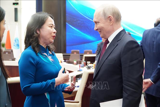 Vice President Vo Thi Anh Xuan meets with Russian President Vladimir Putin. VNA Photo: Tâm Hằng