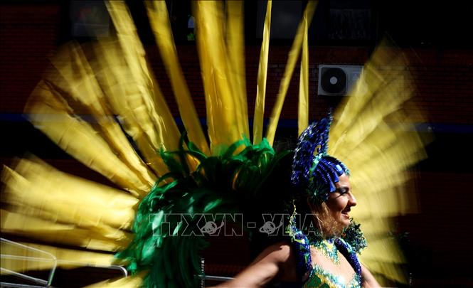 Vũ công tham gia lễ hội hóa trang Notting Hill tại London, Anh, ngày 31/8/2026. Ảnh: THX/TTXVN phát