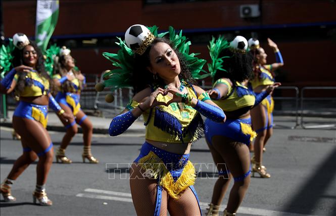 Đoàn diễu hành tại lễ hội hóa trang Notting Hill ở London, Anh, ngày 31/8/2026. Ảnh: THX/TTXVN phát