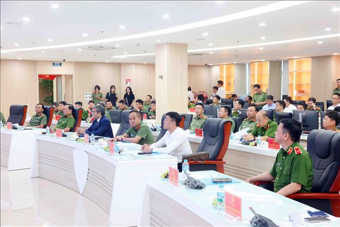 Lãnh đạo UBND, Công an thành phố Hà Nội tham dự buổi lễ. Ảnh: Phạm Kiên - TTXVN