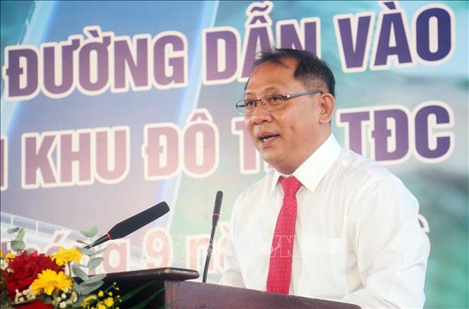 Phó Chủ tịch UBND thành phố Cần Trần Chí Hùng phát biểu tại lễ khởi công. Ảnh: Thanh Liêm - TTXVN