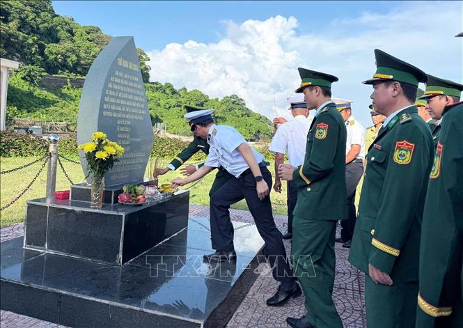 Các hoạt động của lực lượng trên đảo Hòn Khoai vui Tết Độc lập nhưng không quên nhiệm vụ bảo vệ chủ quyền quốc gia trên biển. Ảnh: TTXVN phát