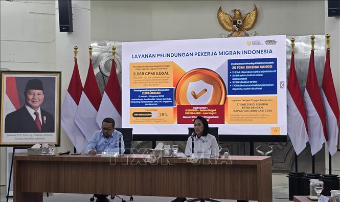 Buổi họp báo cập nhật các chương trình ưu tiên và tăng cường nguồn nhân lực Indonesia thông qua chương trình SMK Go Global và bảo vệ lao động di cư. Ảnh: Lê Minh Hưởng - Pv TTXVN tại Indonesia