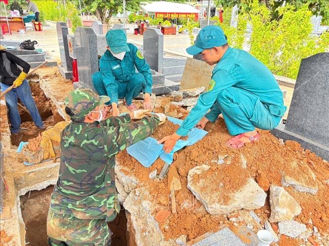 Cán bộ, chiến sĩ quyết tâm tìm kiếm, quy tập, xác minh danh tính liệt sĩ trong chiến dịch. Ảnh: Sỹ Thắng - TTXVN