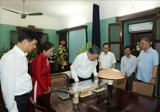 Party General Secretary and State President To Lam visits House 67. VNA Photo: Thống Nhất