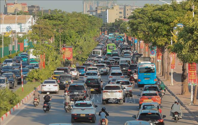 Lượng phương tiện tăng nhanh từng giờ ở cửa ngõ phía Đông Thủ đô. Ảnh: Phan Phương – TTXVN