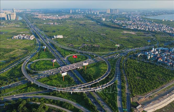 Cao tốc Hà Nội - Hải Phòng hướng về trung tâm hiện lưu lượng phương tiện tăng dần từng giờ. Ảnh: Phan Phương – TTXVN