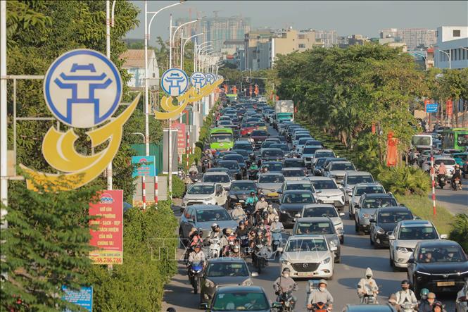Lượng phương tiện tăng nhanh từng giờ ở cửa ngõ phía Đông Thủ đô. Ảnh: Phan Phương – TTXVN