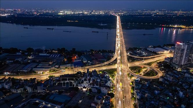 Mật độ giao thông thông thoáng hướng cầu Vĩnh Tuy vào nội thành lúc chiều muộn ngày 2/9. Ảnh: Minh Quyết - TTXVN