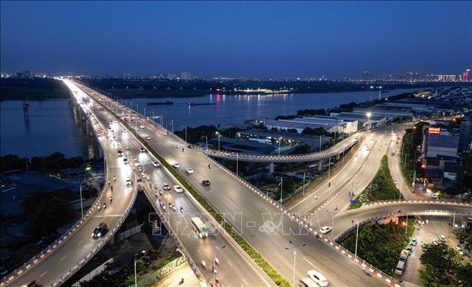 Mật độ giao thông thông thoáng hướng cầu Vĩnh Tuy vào nội thành lúc chiều muộn ngày 2/9. Ảnh: Minh Quyết - TTXVN