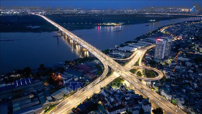Mật độ giao thông thông thoáng hướng cầu Vĩnh Tuy vào nội thành lúc chiều muộn ngày 2/9. Ảnh: Minh Quyết - TTXVN