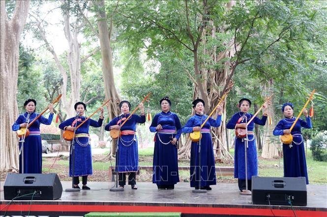 Trình diễn hát Then – đàn Tính phục vụ nhân dân và du khách trong dịp nghỉ Lễ Quốc khánh 2/9 tại Bảo tàng Đắk Lắk. Ảnh: Hoài Thu – TTXVN