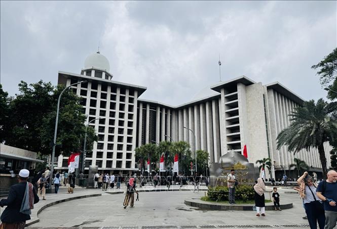 Nhà thờ Hồi giáo Istiqlal tại Jakarta, công trình tôn giáo lớn nhất Indonesia và là một biểu tượng kiến trúc, văn hóa của Indonesia. Ảnh: Đỗ Quyên – PV TTXVN tại Indonesia
