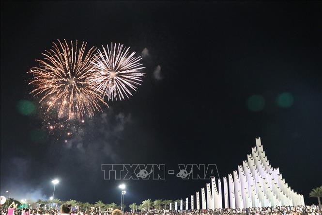 Màn trình diễn pháo hoa rực rỡ tại khu vực Quảng trường tháp Tam Thắng (phường Vũng Tàu, TP. Hồ Chí Minh) chào mừng kỷ niệm 81 năm Quốc khánh 2/9. Ảnh: Huỳnh Sơn-TTXVN
