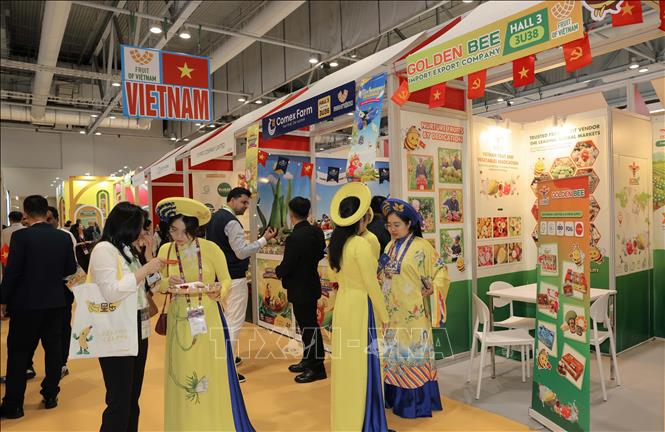 Khu trưng bày của đoàn Việt Nam thu hút khách tham quan tại Hội chợ. Ảnh: Xuân Vịnh-Phóng viên TTXVN tại Hong Kong (Trung Quốc)

