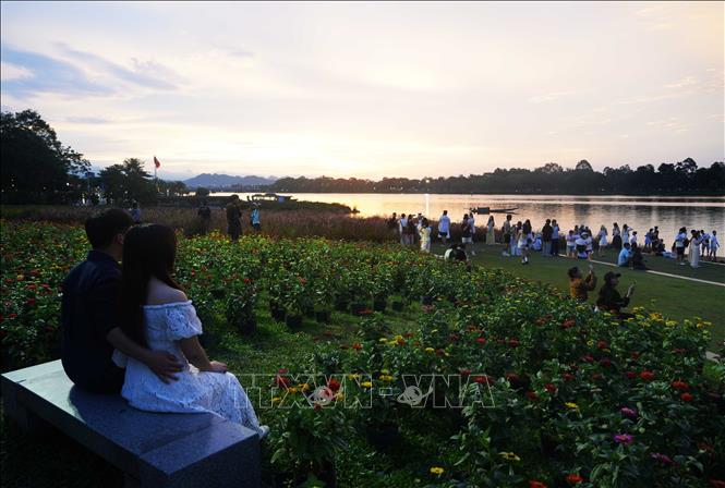 Khung cảnh lãng mạn cùng hoàng hôn êm đềm, huyền ảo trên sông Hương, thành phố Huế. Ảnh: Nguyên Lý - TTXVN