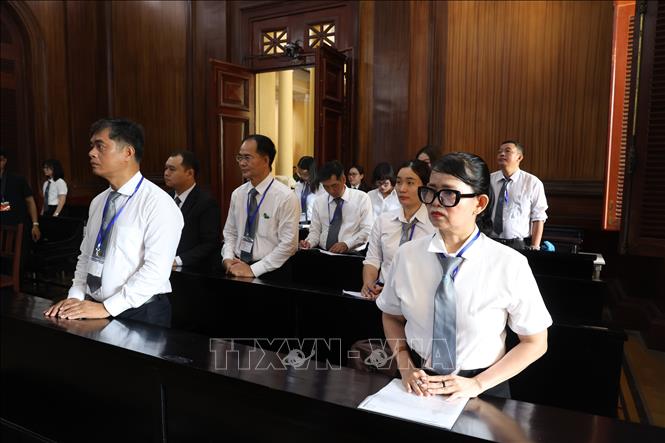 Các luật sư và người tham gia tố tụng tại buổi tuyên án ở điểm cầu trung tâm Tòa án nhân dân TP. Hồ Chí Minh. Ảnh: Hồng Đạt - TTXVN
