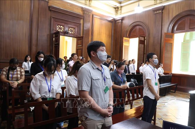 Các bị cáo nghe tuyên án tại điểm cầu trung tâm Tòa án nhân dân TP. Hồ Chí Minh. Ảnh: Hồng Đạt - TTXVN