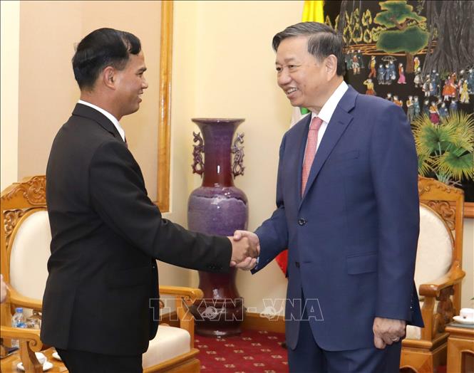 Thượng tướng Tô Lâm, Bộ trưởng Bộ Công an tiếp ngài Aung Soe, Thứ trưởng Bộ Nội vụ nước Cộng hòa Liên bang Myanmar sang thăm và đồng chủ trì Đối thoại An ninh cấp Thứ trưởng lần thứ 5 giữa hai Bộ (Hà Nội, 7/2017). Ảnh: Doãn Tấn - TTXVN
