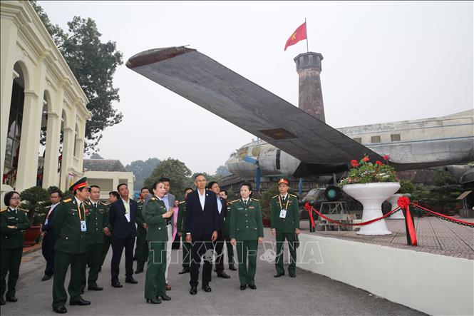 Nhân dịp sang Việt Nam dự Hội nghị hẹp Bộ trưởng Quốc phòng các nước ASEAN (ADMM Hẹp), ngày 20/2/2020, Trung tướng Sein Win, Bộ trưởng Bộ Quốc phòng Myanmar đến tham quan Bảo tàng Lịch sử Quân sự Việt Nam. Ảnh: Dương Giang - TTXVN