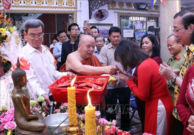 Liên hiệp các tổ chức hữu nghị Thành phố Hồ Chí Minh (HUFO) cùng Ban Phật giáo Quốc tế, Giáo hội Phật giáo Việt Nam Thành phố Hồ Chí Minh tổ chức Lễ hội Tết cổ truyền Campuchia - Lào - Myanmar - Thái Lan năm 2021. Ảnh: TTXVN