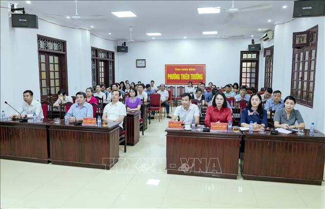Cán bộ, đảng viên phường Thiên Trường (Ninh Bình) tham gia hội nghị quán triệt và triển khai thực hiện một số nghị quyết, chỉ thị của Bộ Chính trị. Ảnh: Nguyễn Lành - TTXVN 