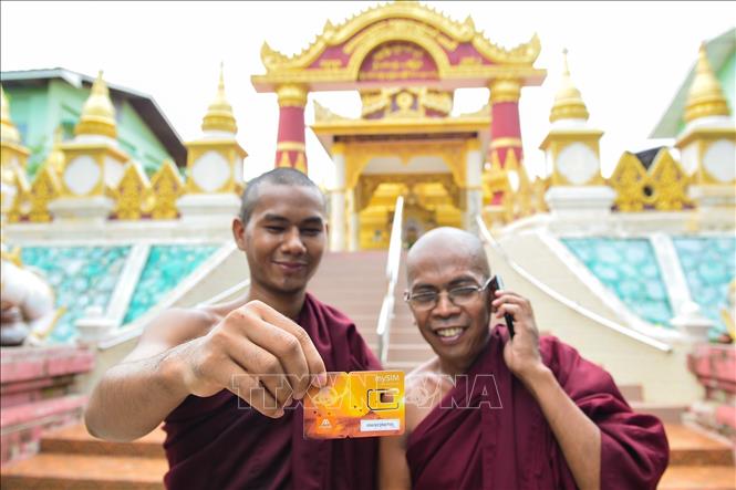 Tuy là nhà mạng mới gia nhập thị trường Myanmar nhưng Mytel - thương hiệu của Tập đoàn Viettel tại Myanmar đã khẳng định được vị trí của mình. Ảnh: TTXVN phát