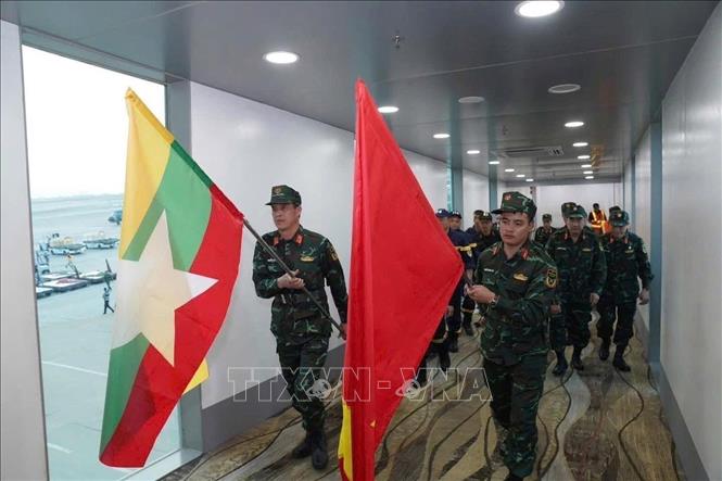 Trước tình hình khẩn cấp tại Myanmar sau thảm họa động đất, Bộ Công an và Bộ Quốc phòng đã nhanh chóng cử đoàn sang cứu trợ người dân Myanmar (Myanmar, 31/03/2025). Ảnh: TTXVN phát

