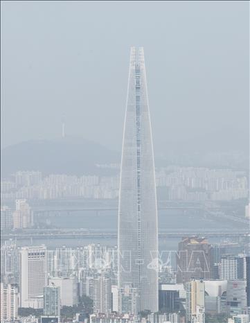Bụi mịn bao phủ thành phố Gwangju, Hàn Quốc, ngày 21/4/2026. Ảnh: Yonhap/TTXVN phát