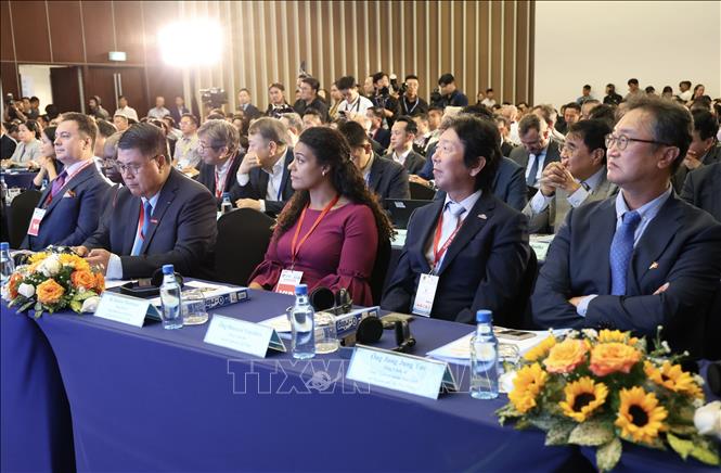 Đại biểu tham dự Diễn đàn xuất khẩu trong khuôn khổ Việt Nam International Sourcing 2026. Ảnh: Xuân Anh - TTXVN