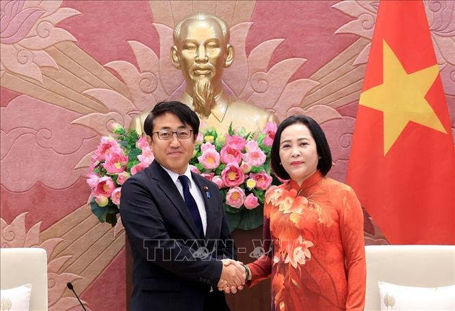 National Assembly (NA) Vice President Nguyen Thi Thanh receives Saito Hiroaki, a member of the Japanese House of Representatives and Chair of its Committee on Education, Culture, Sports, Science and Technology. VNA Photo: Tuấn Anh