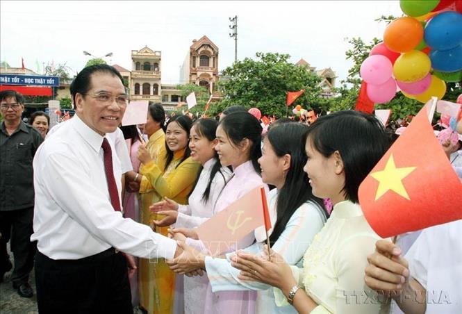 Tổng Bí thư Nông Đức Mạnh dự lễ khai giảng năm học mới 2008 - 2009 tại Trường THPT A Hải Hậu, tỉnh Nam Định. Ảnh : Đinh Xuân Tuân -TTXVN