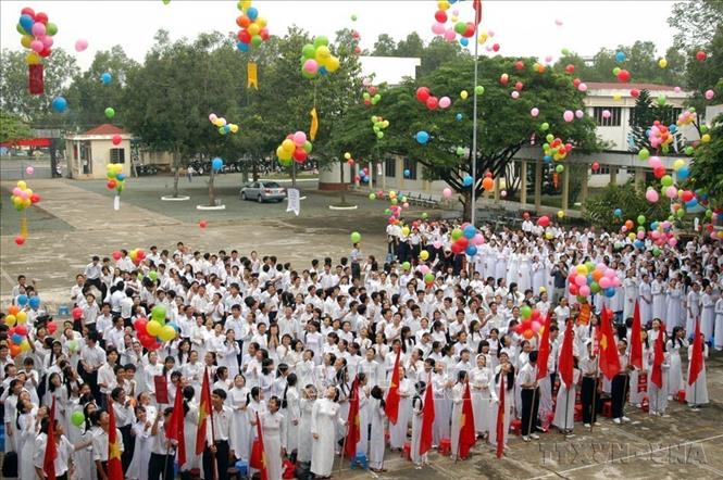 Trường THPT chuyên Lương Thế Vinh, thành phố Biên Hoà tổ chức khai giảng cho 820 học sinh. Năm học 2008 - 2009, thầy và trò nhà trường sẽ tiếp tục  đẩy mạnh cuộc vận động 