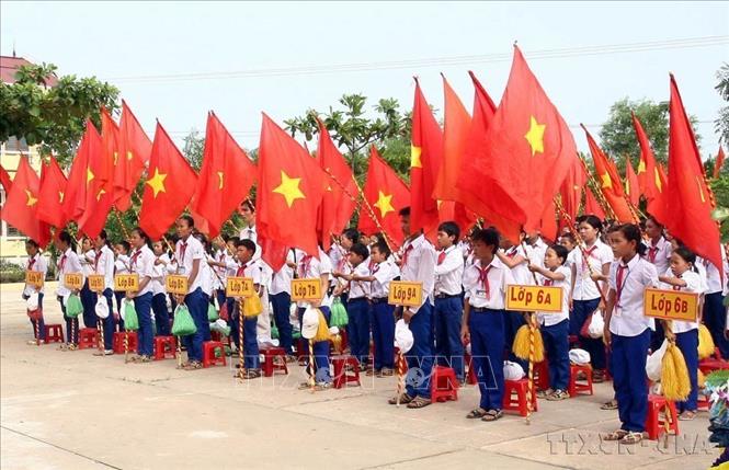 Lễ khai giảng năm học mới 2010-2011 tại trường trung học cơ sở Khoá Bảo, huyện Cam Lộ (Quảng Trị). Ảnh: Hồ Cầu-TTXVN