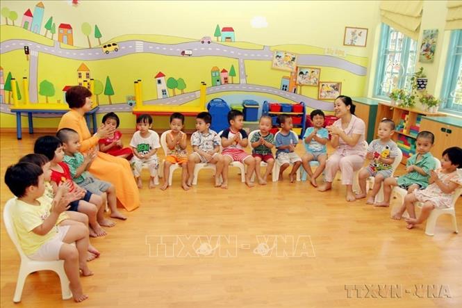 Buổi học đầu tiên của các bé Trường Mầm non Lý Thái Tổ I (quận Cầu Giấy, Hà Nội) ngày sau lễ khai giảng năm học mới 2012-2013. Ảnh: Minh Quyết – TTXVN