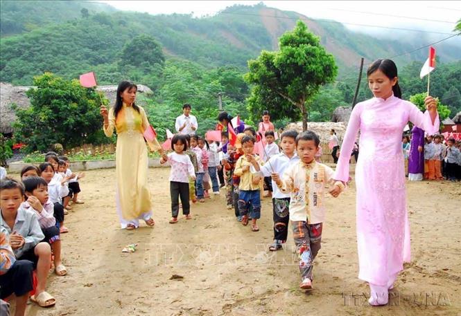 Đón học sinh vào năm học mới 2008 – 2009 tại trường phổ thông cơ sở xã Long Phúc (Lào Cai). Ảnh: Bích Ngọc - TTXVN